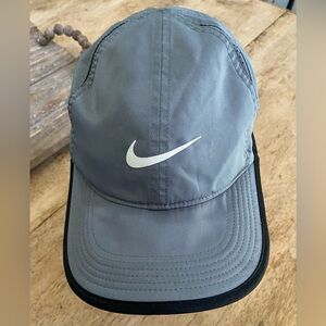 Nike Featherlight Dri Fit Adult Unisex‎ OS Gray/Black Adjustable Cap